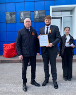 Открытие мемориальных досок — символ уважения к героям